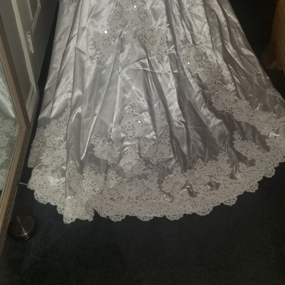 Vintage 80s/90s Wedding Dress with Bussel Train - Picture 11 of 16